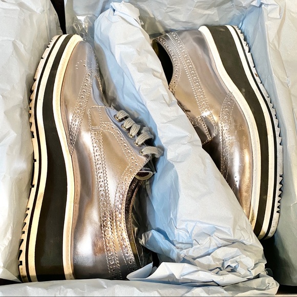 Prada Shoes - Picture 11 of 13